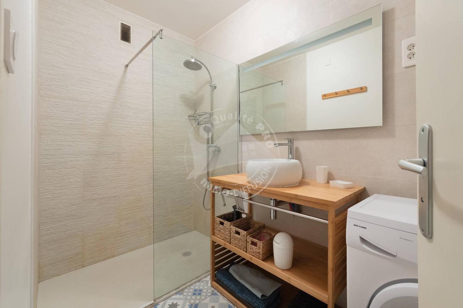 As13357 - P3 Face A La Sans Route A Traverser, Proche Centre Avec Parking Prive Apartment *